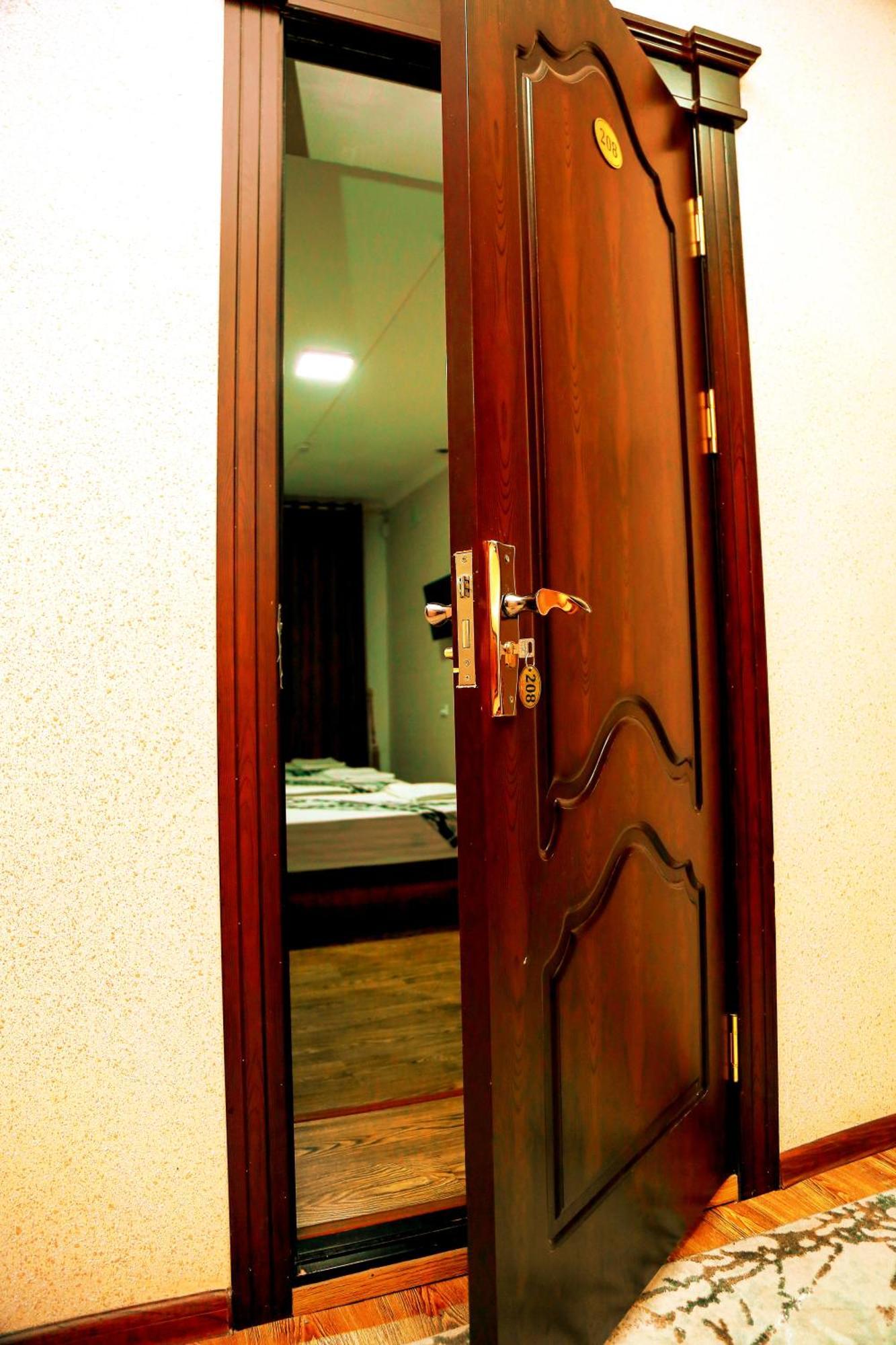Hotel Mir Адрес Abu Ali Ibn Sino 4A Бухара Екстер'єр фото